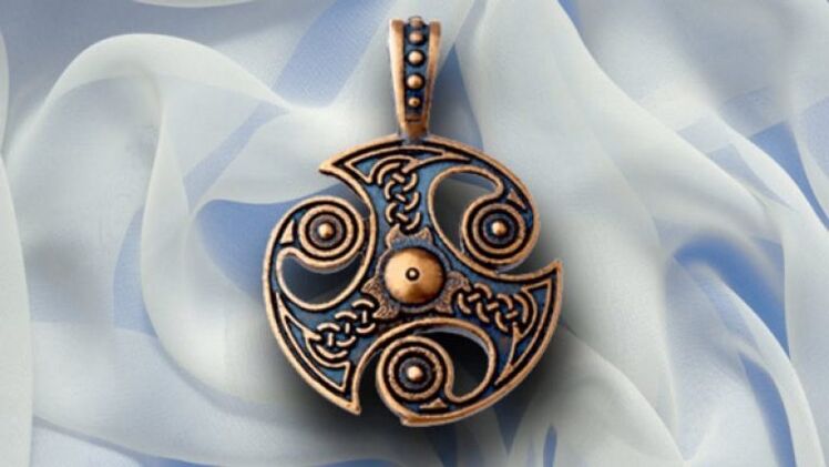 pendant amulet for love and luck