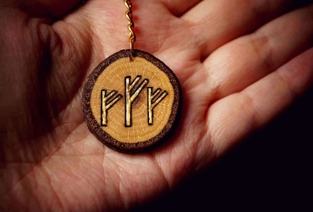 Oak money amulet-keychain Triple Fehu
