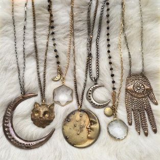how to wear amulets for good luck and money